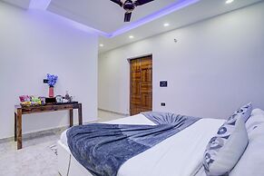 ELIVAAS Amaltas 4BHK Hideaway With Pool