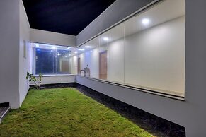 ELIVAAS Amaltas 4BHK Hideaway With Pool