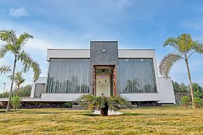 ELIVAAS Amaltas 4BHK Hideaway With Pool