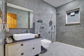 ELIVAAS Amaltas 4BHK Hideaway With Pool