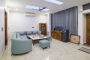 ELIVAAS Amaltas 4BHK Hideaway With Pool