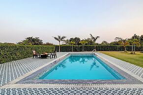ELIVAAS Amaltas 4BHK Hideaway With Pool