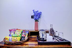 ELIVAAS Amaltas 4BHK Hideaway With Pool