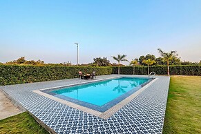 ELIVAAS Amaltas 4BHK Hideaway With Pool