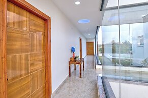 ELIVAAS Amaltas 4BHK Hideaway With Pool