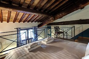 Agnese Apartment by Mamo Florence