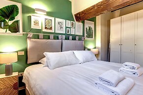 Agnese Apartment by Mamo Florence