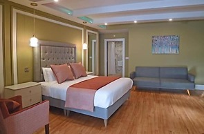 Moy Hotel