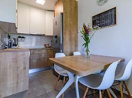 Artsea Apartment