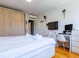 Artsea Apartment