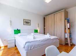 Artsea Apartment