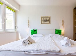 Artsea Apartment