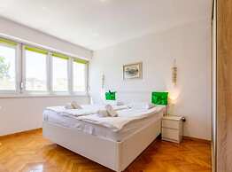 Artsea Apartment