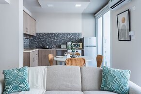 Beach Daze 1-BR Apt By Finikoudes Beach