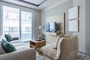 Beach Daze 1-BR Apt By Finikoudes Beach