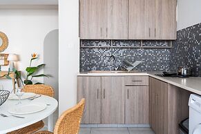 Beach Daze 1-BR Apt By Finikoudes Beach