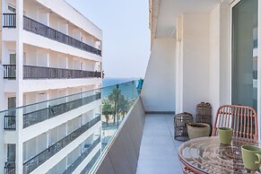 Beach Daze 1-BR Apt By Finikoudes Beach