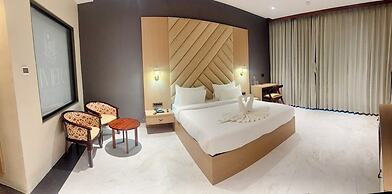 Riviera Hotel & Resort