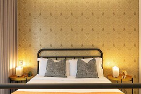 Urban Chic - Aird House