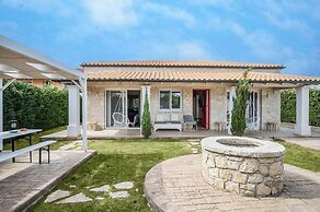 Villa Estia with Hot Tub