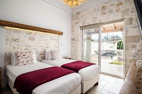 Villa Estia with Hot Tub