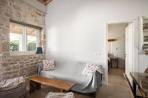 Villa Estia with Hot Tub