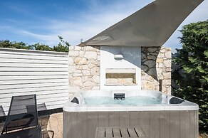Villa Estia with Hot Tub