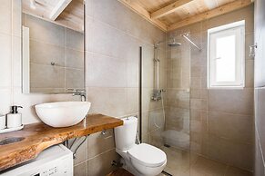 Villa Estia with Hot Tub