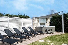 Villa Estia with Hot Tub