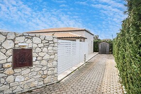 Villa Estia with Hot Tub
