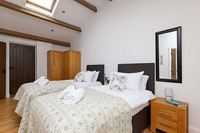 Rural Cottage Accommodation for 14