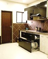 Stay10 Luxury Service Apartment
