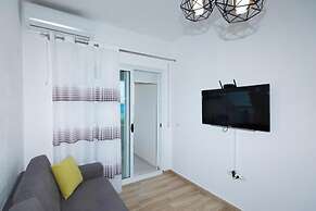 Seaview Apartments