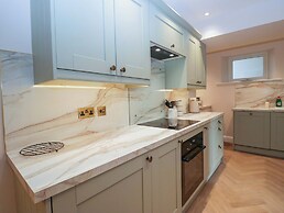 5 Caxton House