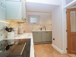 5 Caxton House