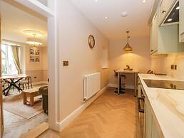 5 Caxton House