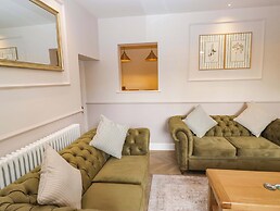 5 Caxton House