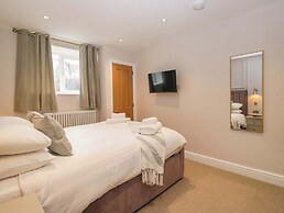 5 Caxton House