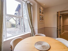 5 Caxton House
