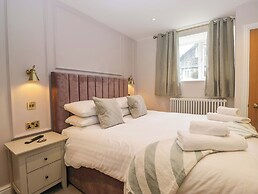 5 Caxton House