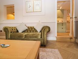 5 Caxton House