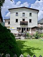 Hotel Alpina