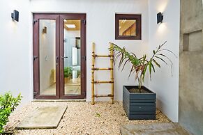 Castaway Villa - 4 Bedroom Beachfront Villa