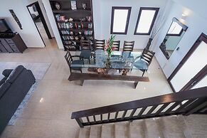 Castaway Villa - 4 Bedroom Beachfront Villa