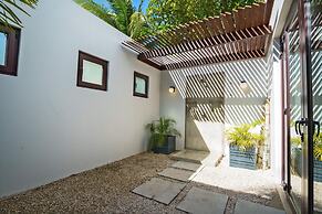 Castaway Villa - 4 Bedroom Beachfront Villa