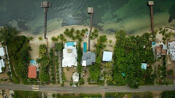 Castaway Villa - 4 Bedroom Beachfront Villa