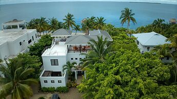 Castaway Villa - 4 Bedroom Beachfront Villa