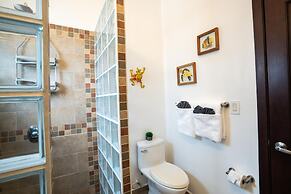 Castaway Villa - 4 Bedroom Beachfront Villa