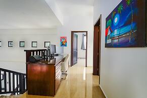 Castaway Villa - 4 Bedroom Beachfront Villa