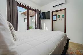 Castaway Villa - 4 Bedroom Beachfront Villa